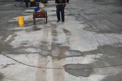 开裂的水泥地面怎么做固化？
